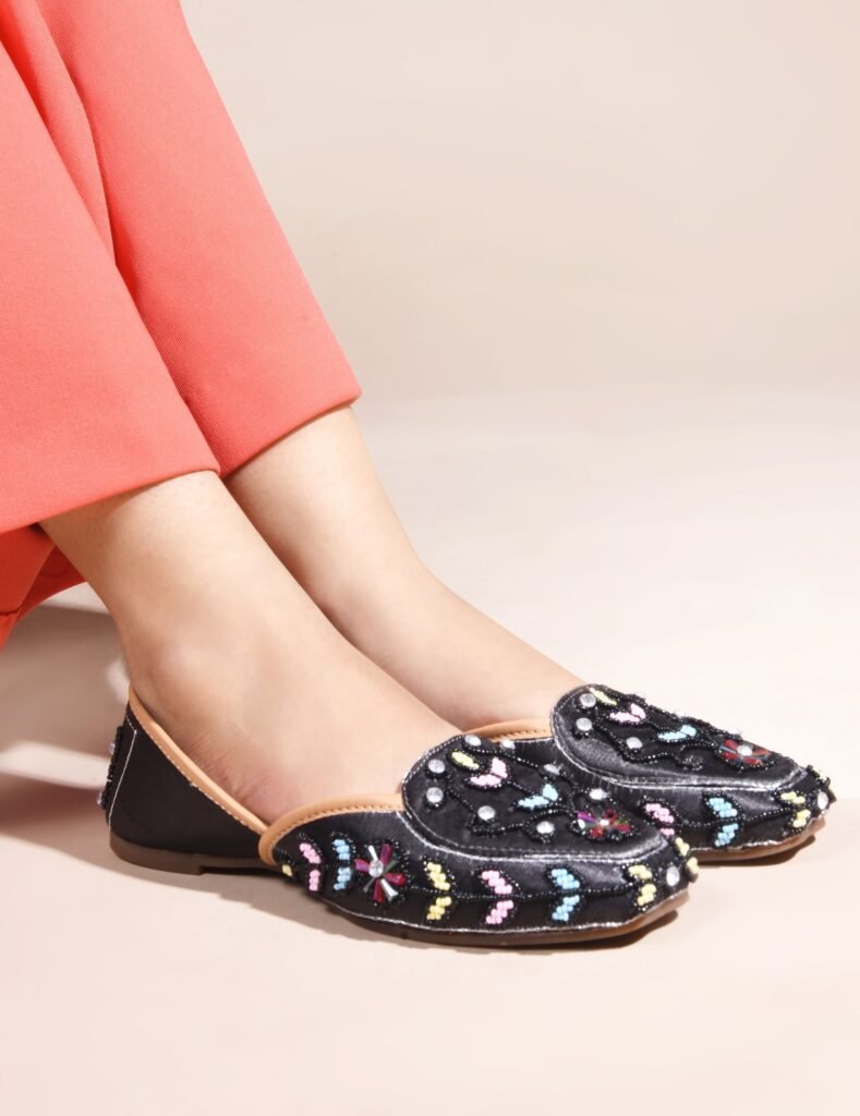 Ethnic Juttis Online