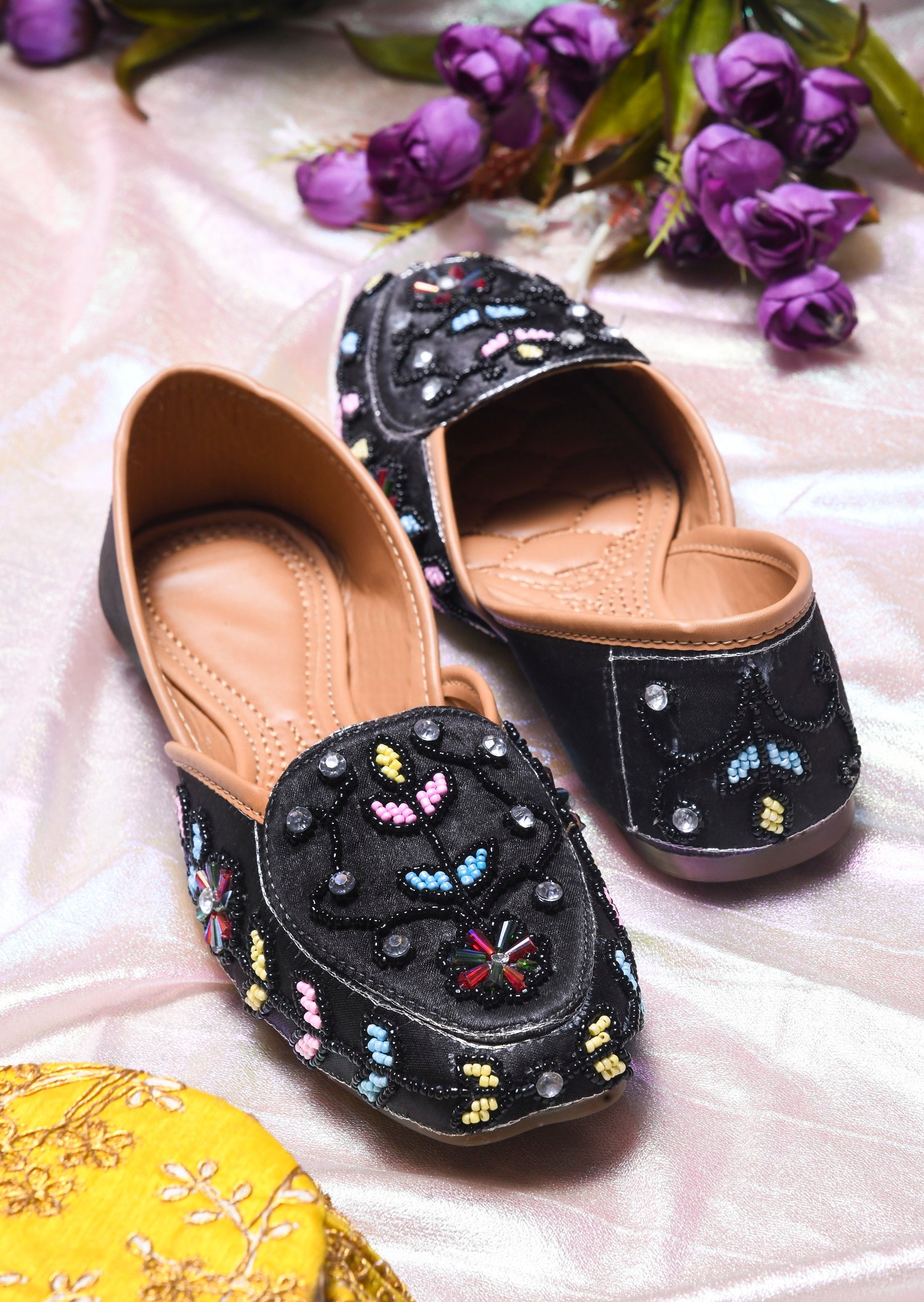 Punjabi Juttis