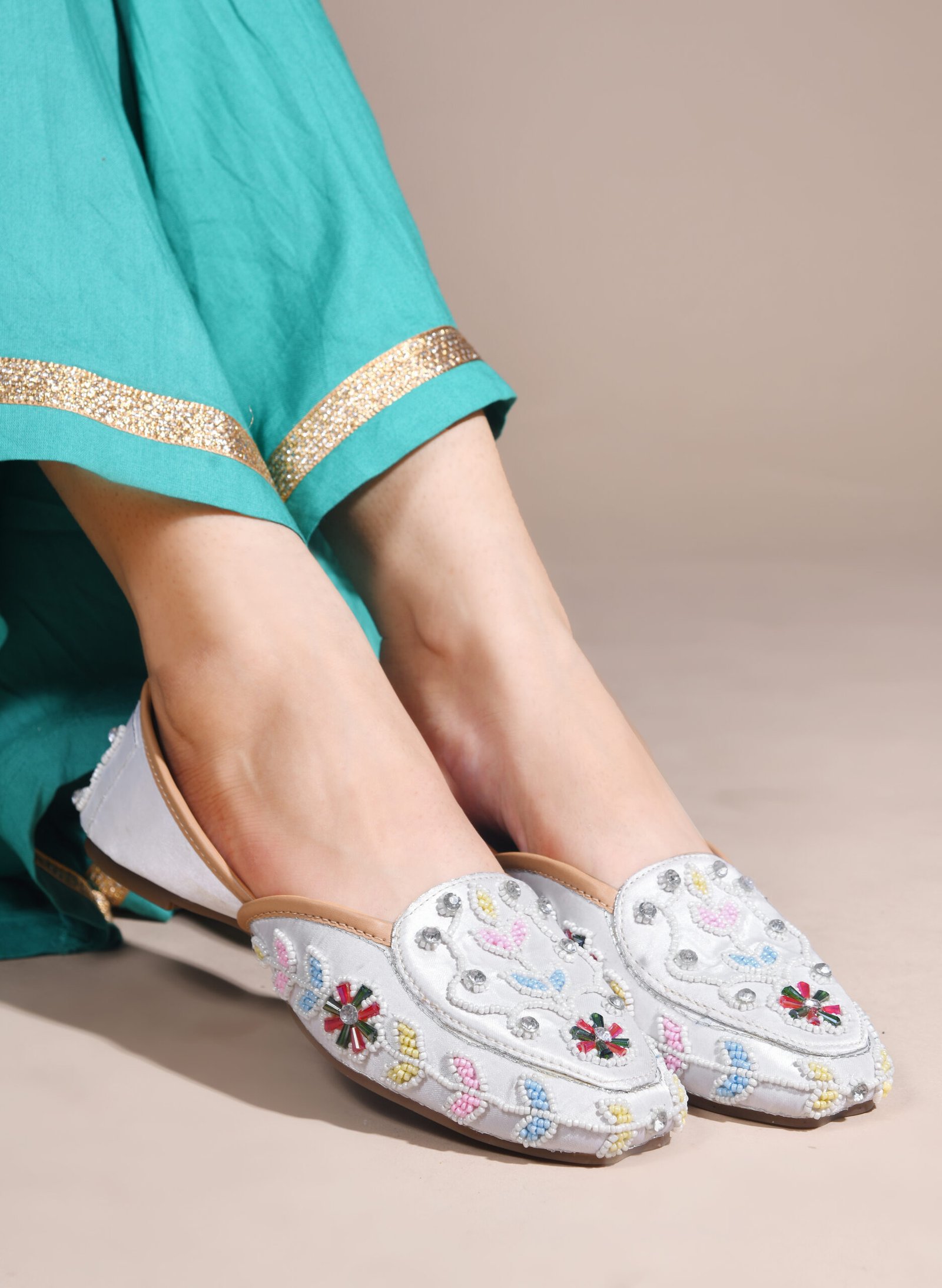 Ethnic Juttis Online