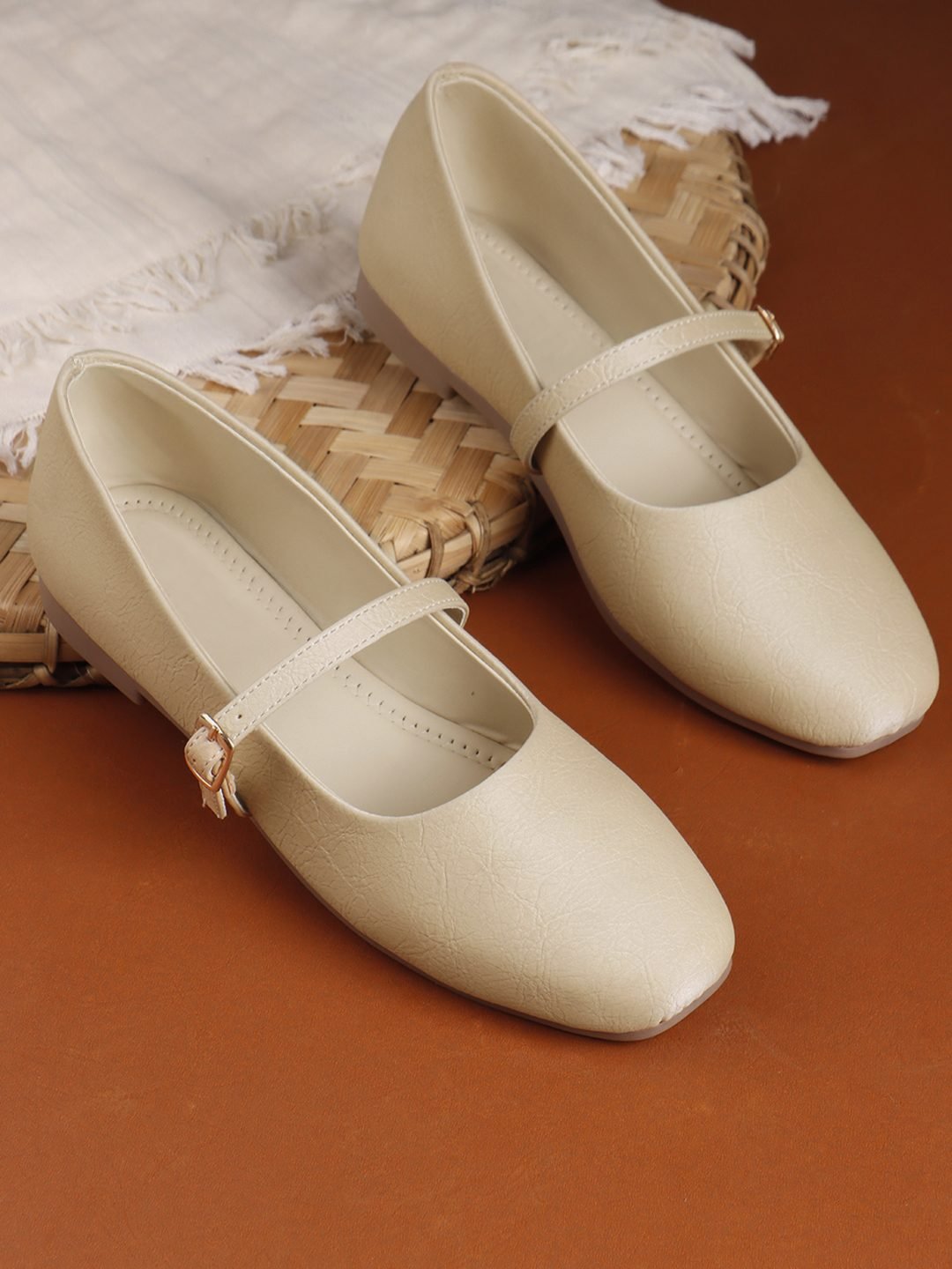 by 0745-beige (1)